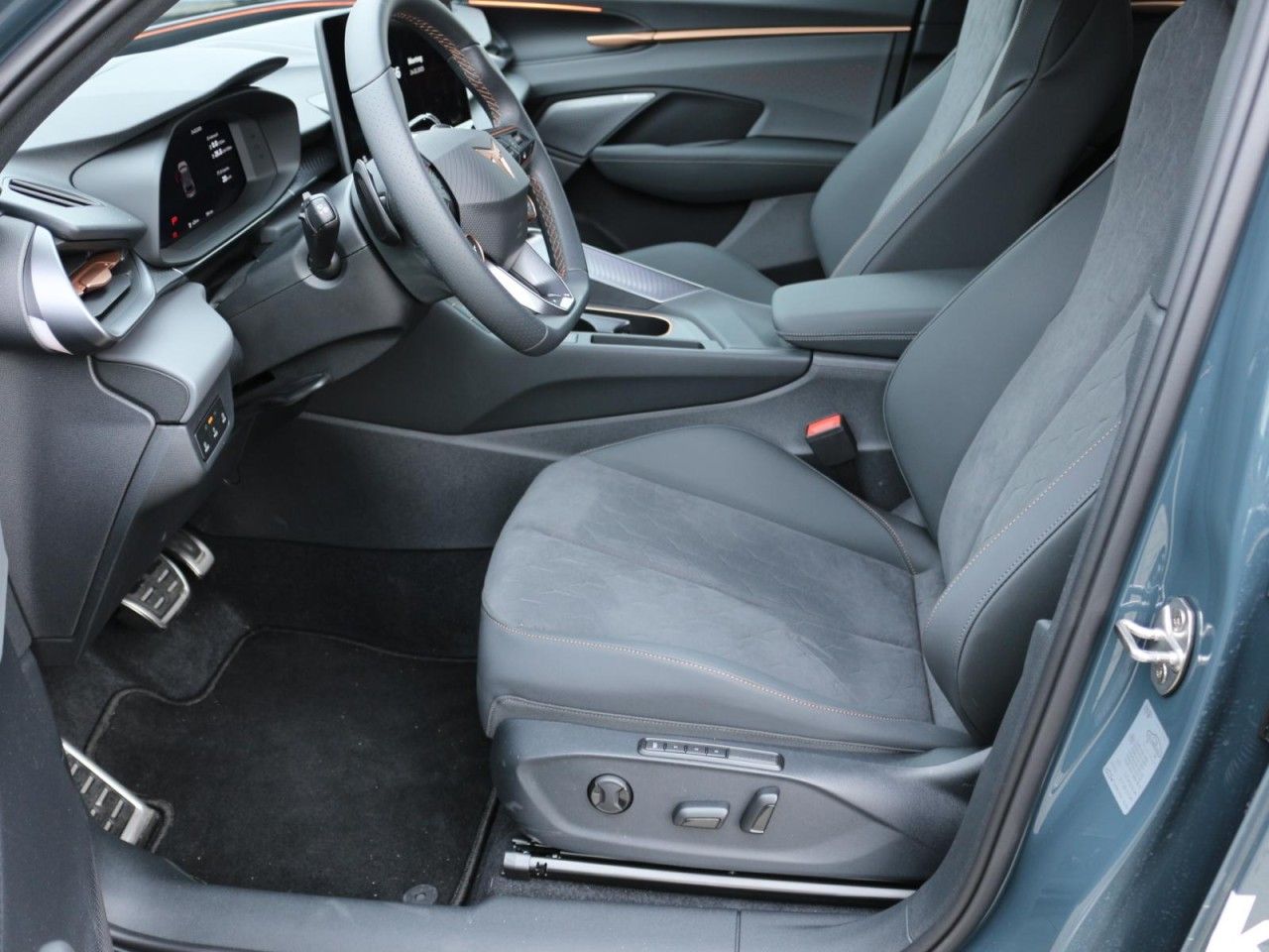 Fahrzeugabbildung CUPRA Terramar VZ 1.5 e-Hybrid DSG