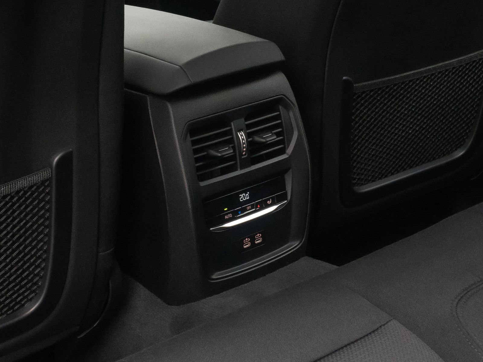 Fahrzeugabbildung BMW 330e Laser 360&deg;HUD DAB Komfort Alarm ACC AHK