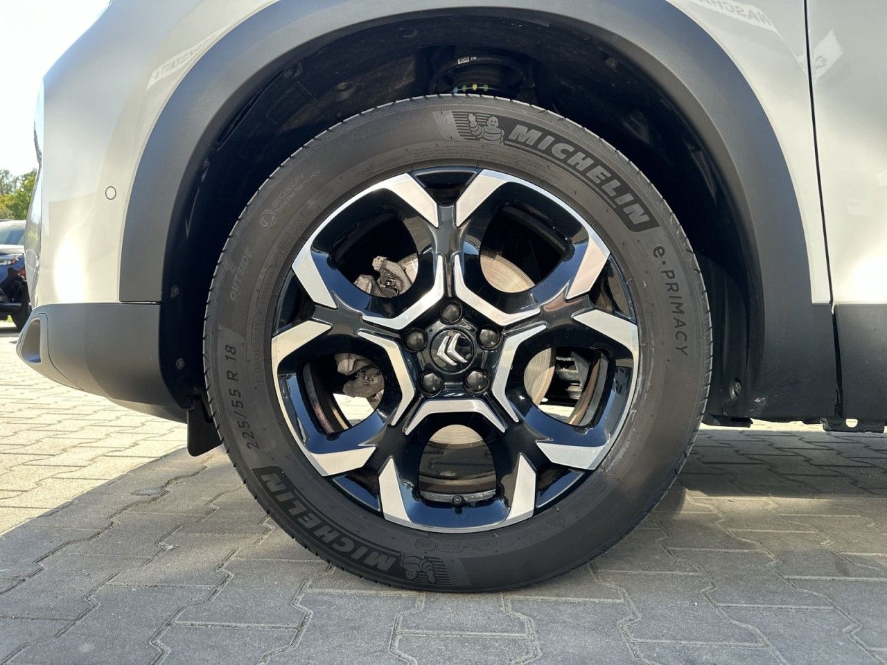 Fahrzeugabbildung Citroën C5 Aircross BlueHDi 130 S&S EAT8 Max - mit KI generiert/bearbeitet