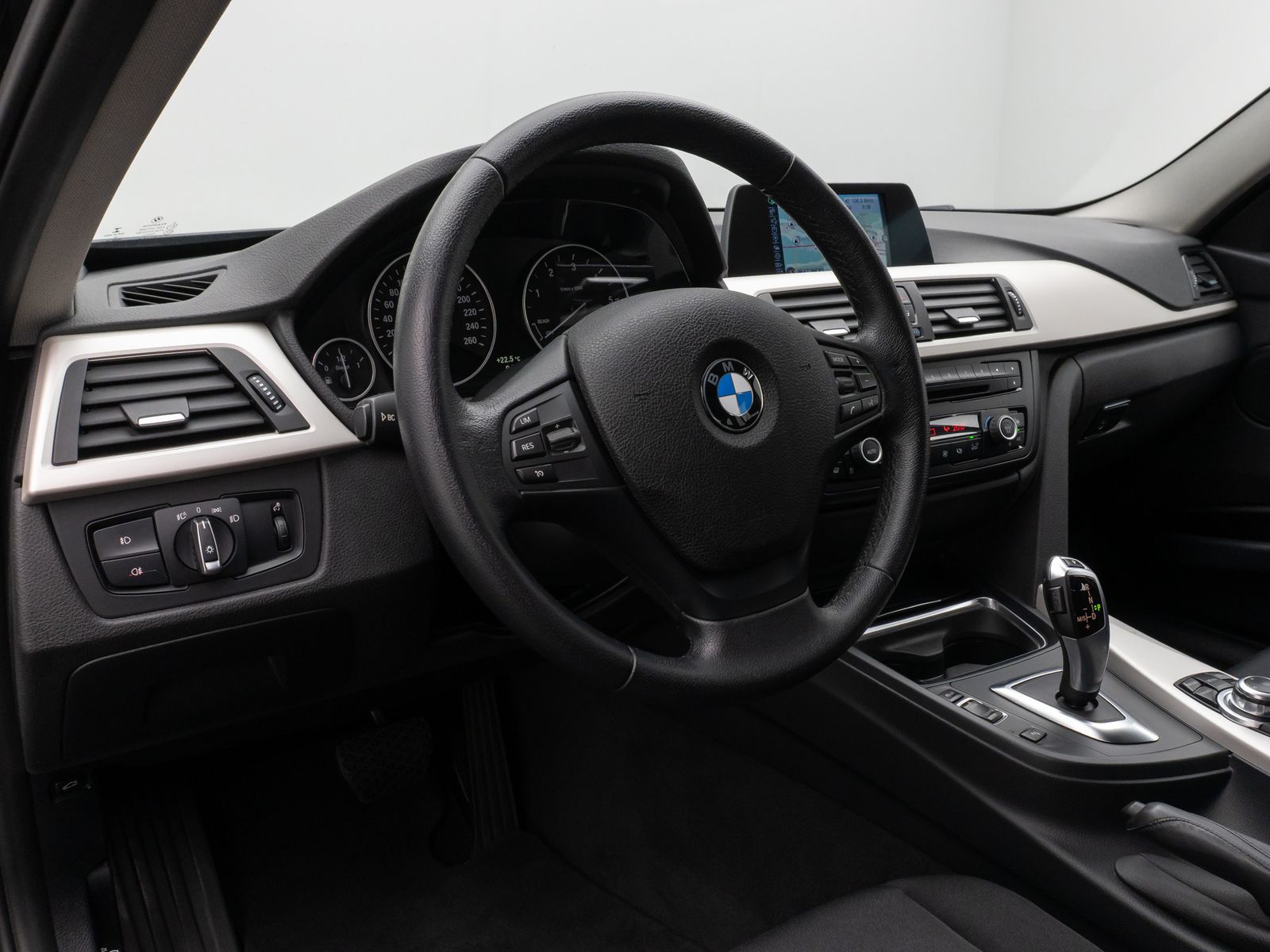 Fahrzeugabbildung BMW 320d Navi PDC Sitzhzg Xenon Geschwindigkeitsreg
