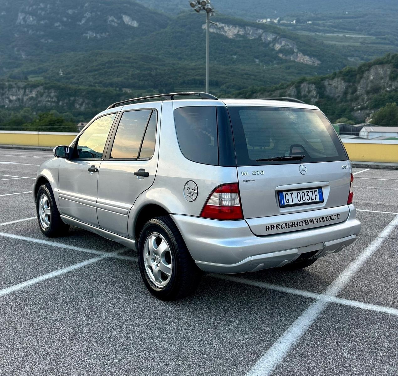 Mercedes-Benz ML270 2004 — салон