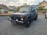 Lada Niva Urban 4x4  Mike Sanders versiegelt rostfrei - graue Lada Niva