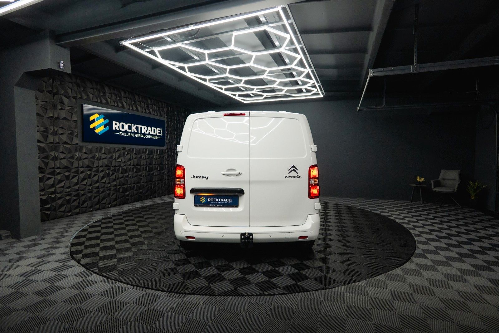 Fahrzeugabbildung Citroën Jumpy Kasten Club M Automatik *Regalsystem*360°*