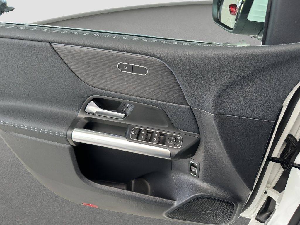 Fahrzeugabbildung Mercedes-Benz B 200 Pano*SD*KeyLess*LED*PDC*ParkAss*SpurH*ACC