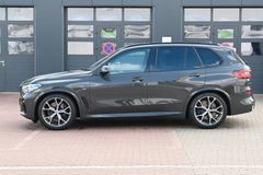 Fahrzeugabbildung BMW X5 xDrive 40d M-Sport*LASER*PANO*LUFT*B&W*AHK