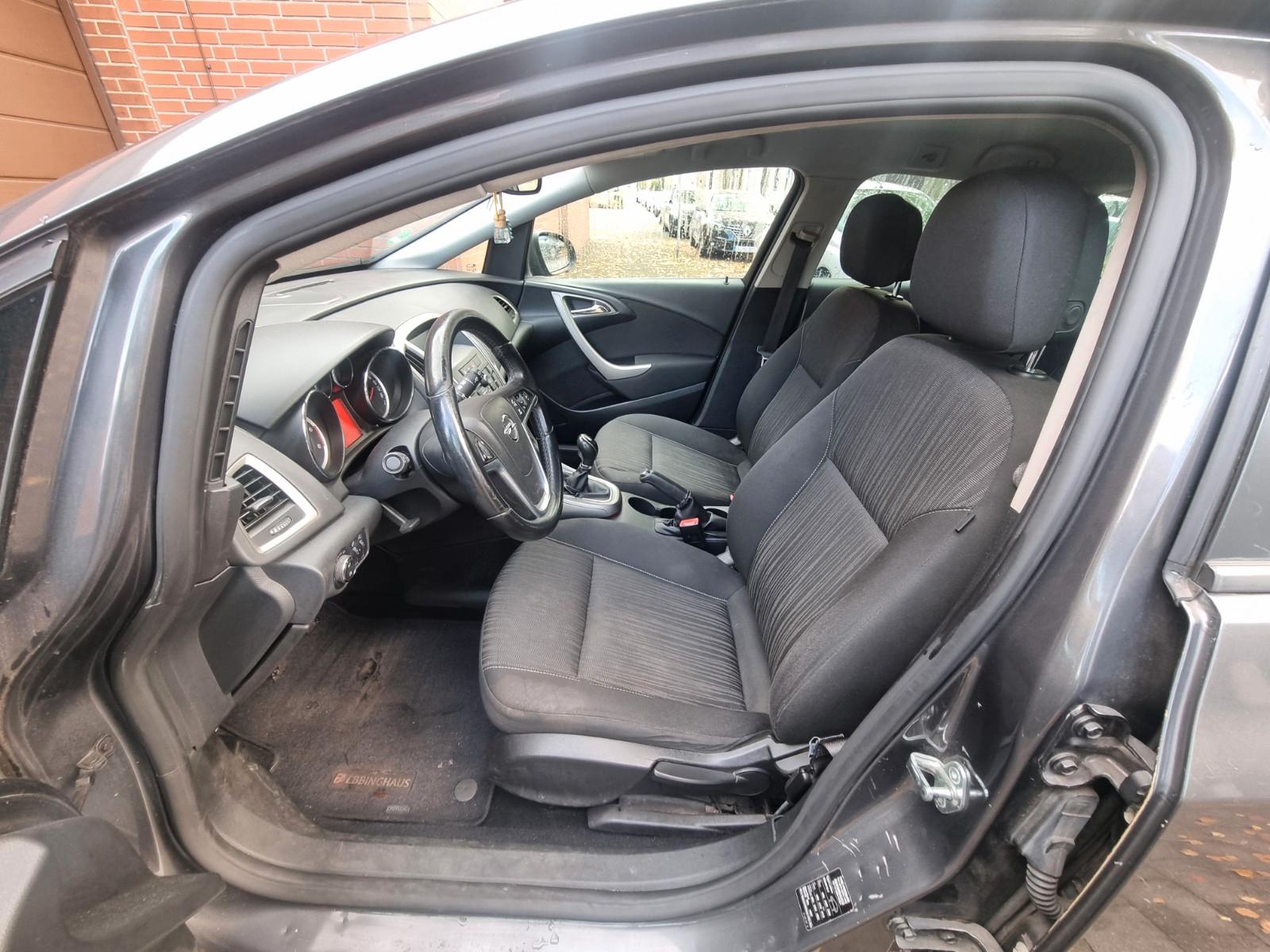 Opel Astra 2012 — photo 15