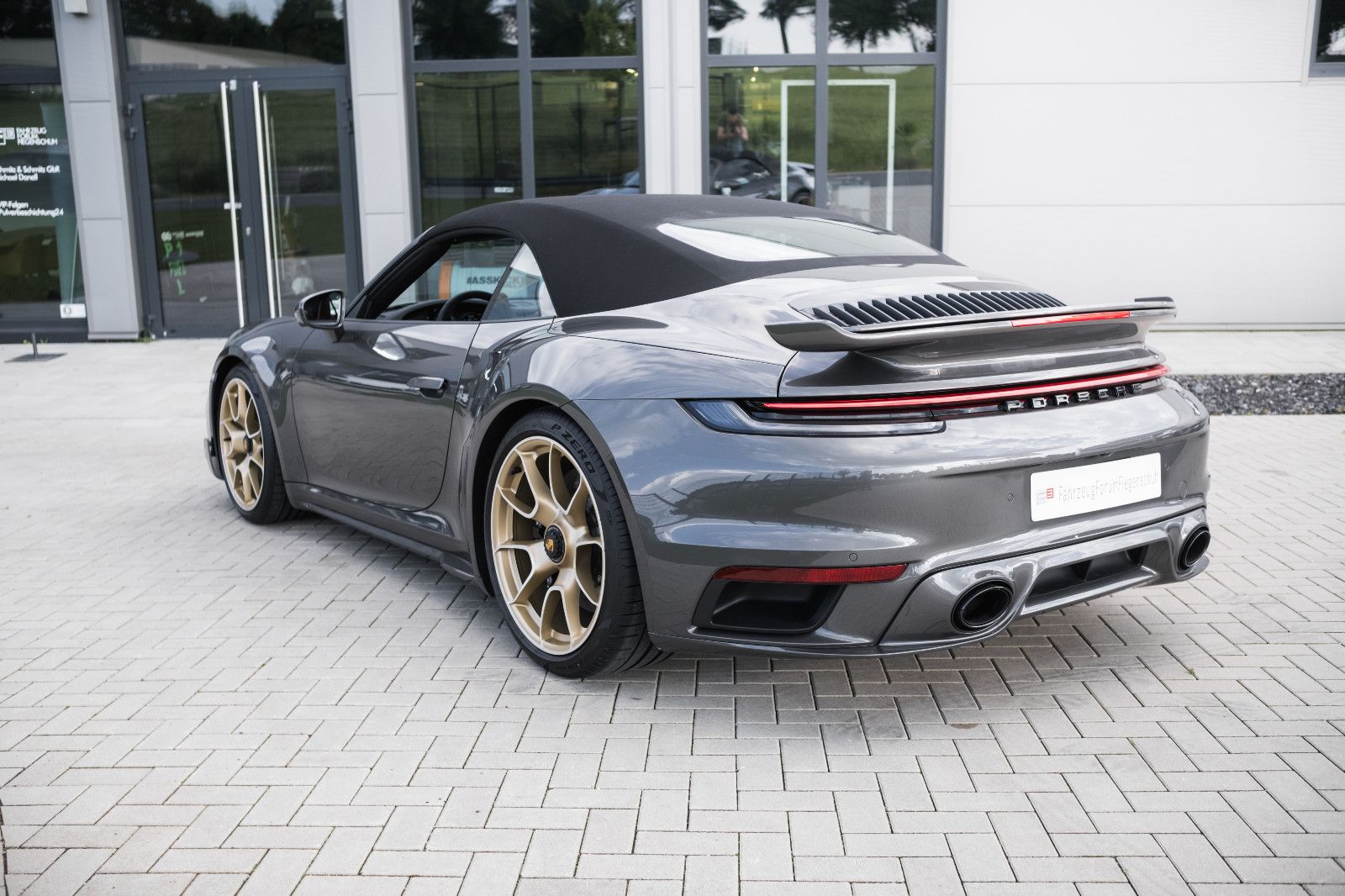 Fahrzeugabbildung Porsche 992/911 Turbo S Cabrio, Heritage&Sport D-Paket