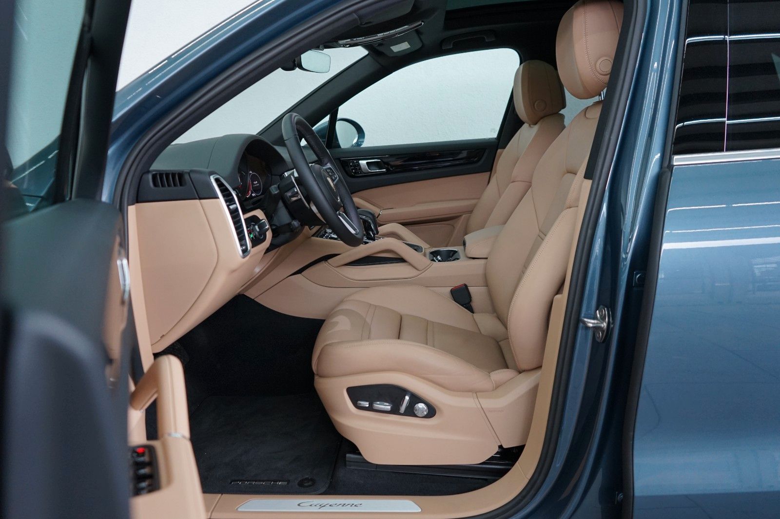 Porsche Cayenne E-Hybrid/154km/LUFT/PANO/AHK/14W/21z foto 7