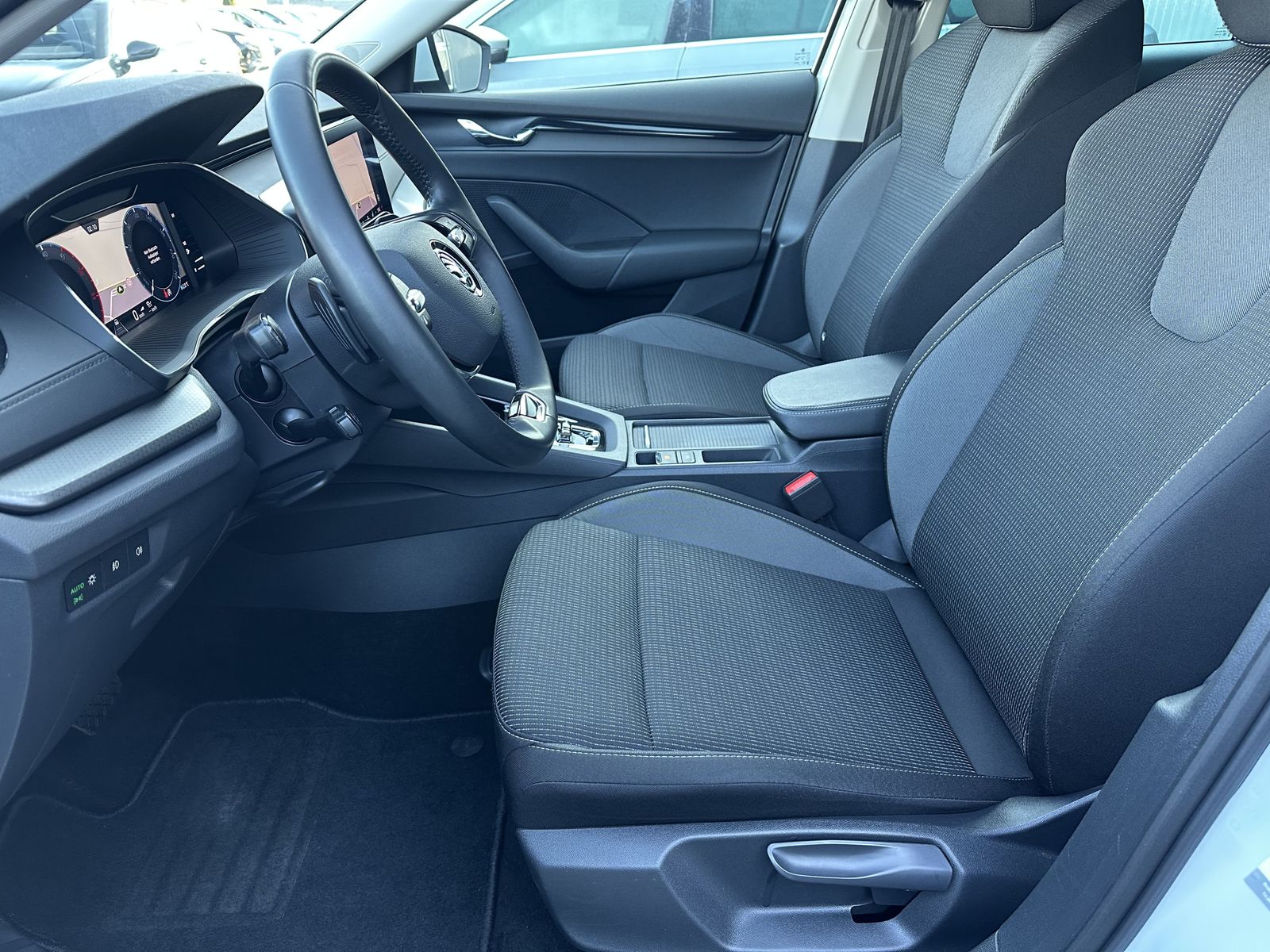 Fahrzeugabbildung SKODA Octavia Combi 2.0 TDI DSG Ambition NAV+LED+VCOCK