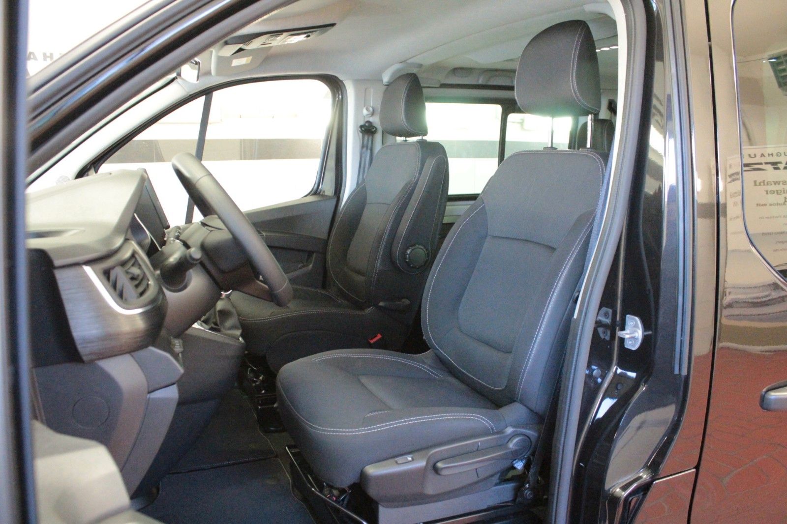 Fahrzeugabbildung Renault Trafic Grand dCi 150 EDC Evo*Automatik*8-Sitzer*