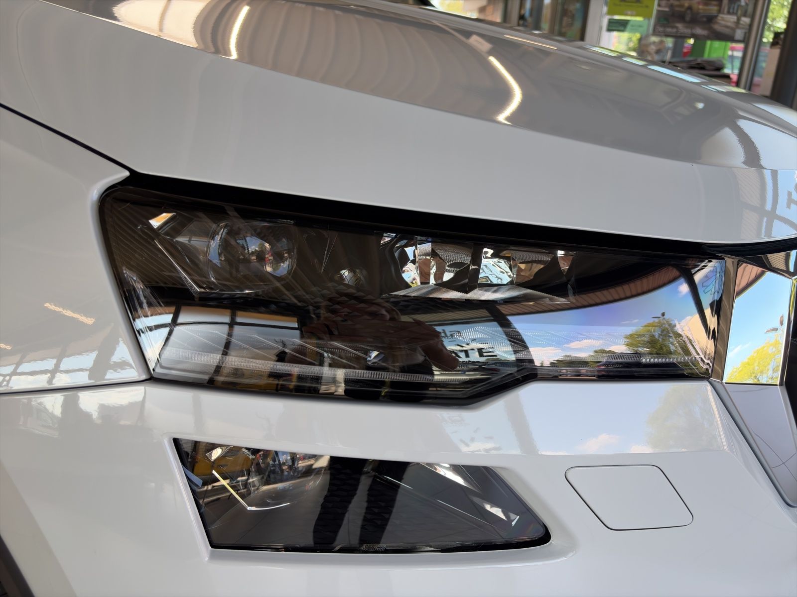 Fahrzeugabbildung SKODA Karoq 1.5 TSI Balance DSG MATRIX AHK ACC 3 J ASG
