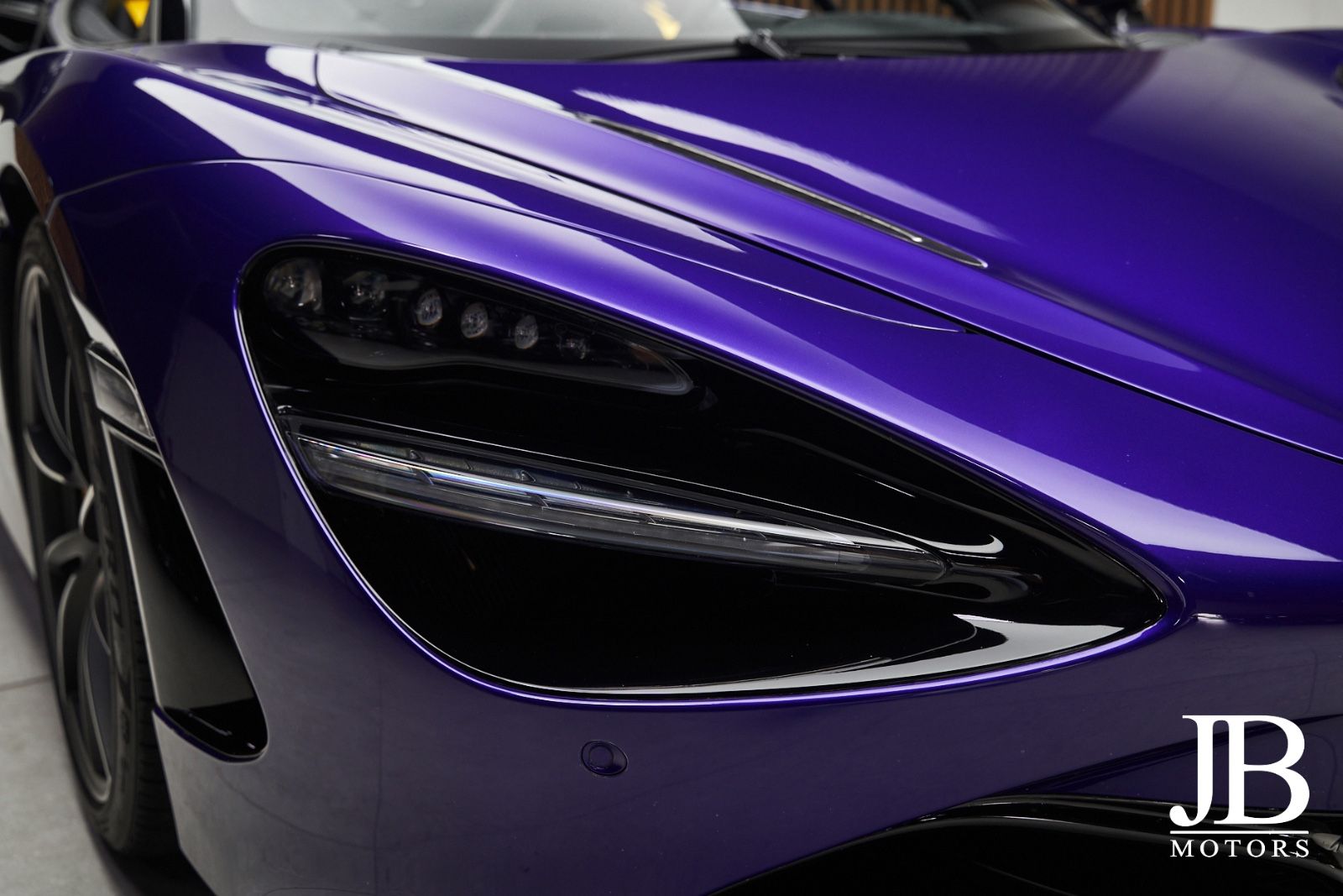 Fahrzeugabbildung McLaren 720s Spider MSO Carbon B&W Sound Lift Novitec