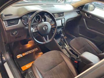 Skoda Octavia Combi L&K 4x4 *BI-XENON*NAVI*PDC*SZHZ*
