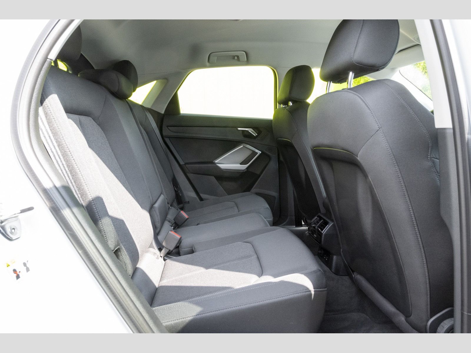Audi Q3 Sportback 35 TFSI S line AHK LED Navi Plus Si foto 10