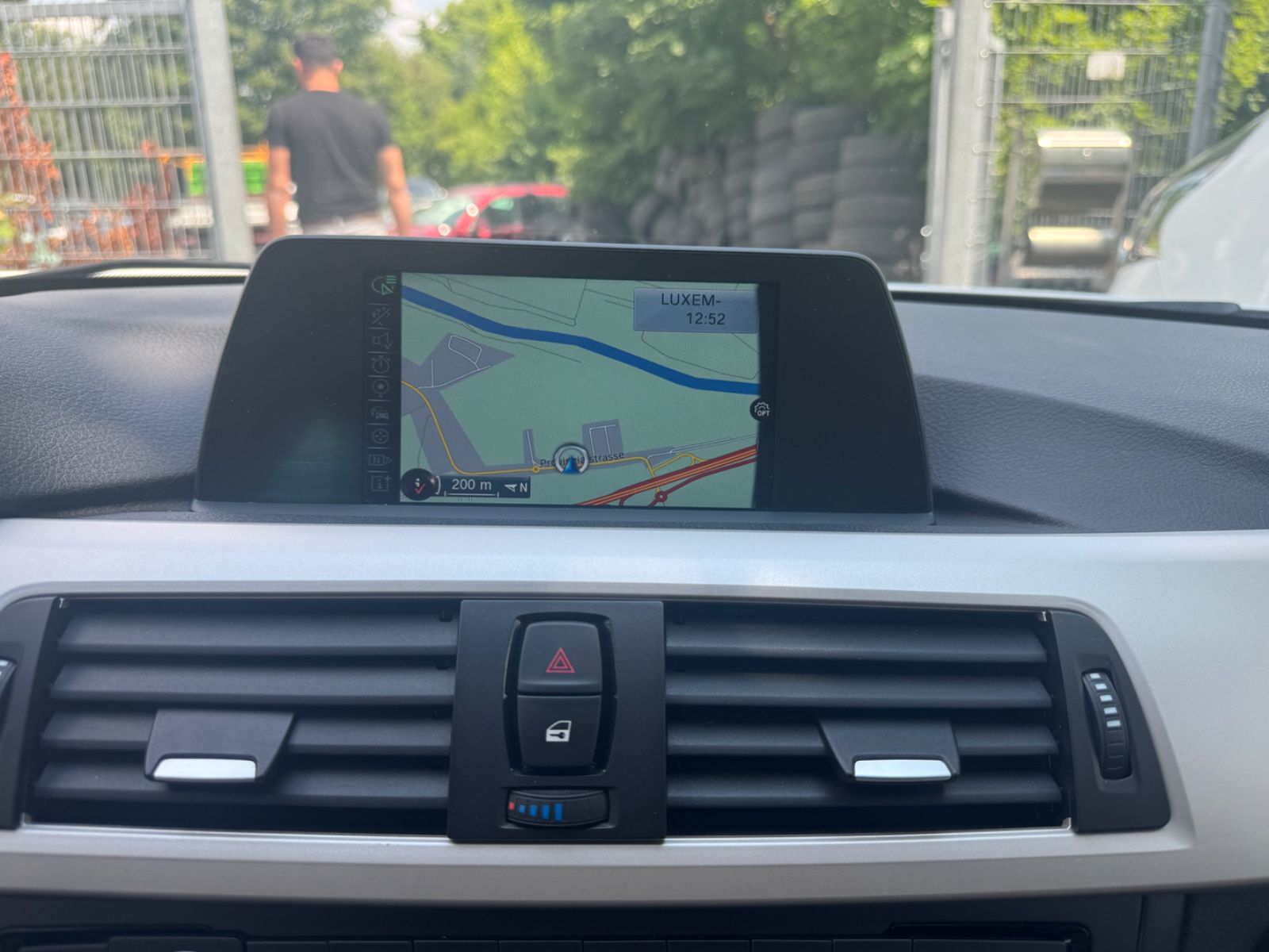 Fahrzeugabbildung BMW 318 Baureihe 3 Lim. 318 d xDrive Navi+Bluetooth