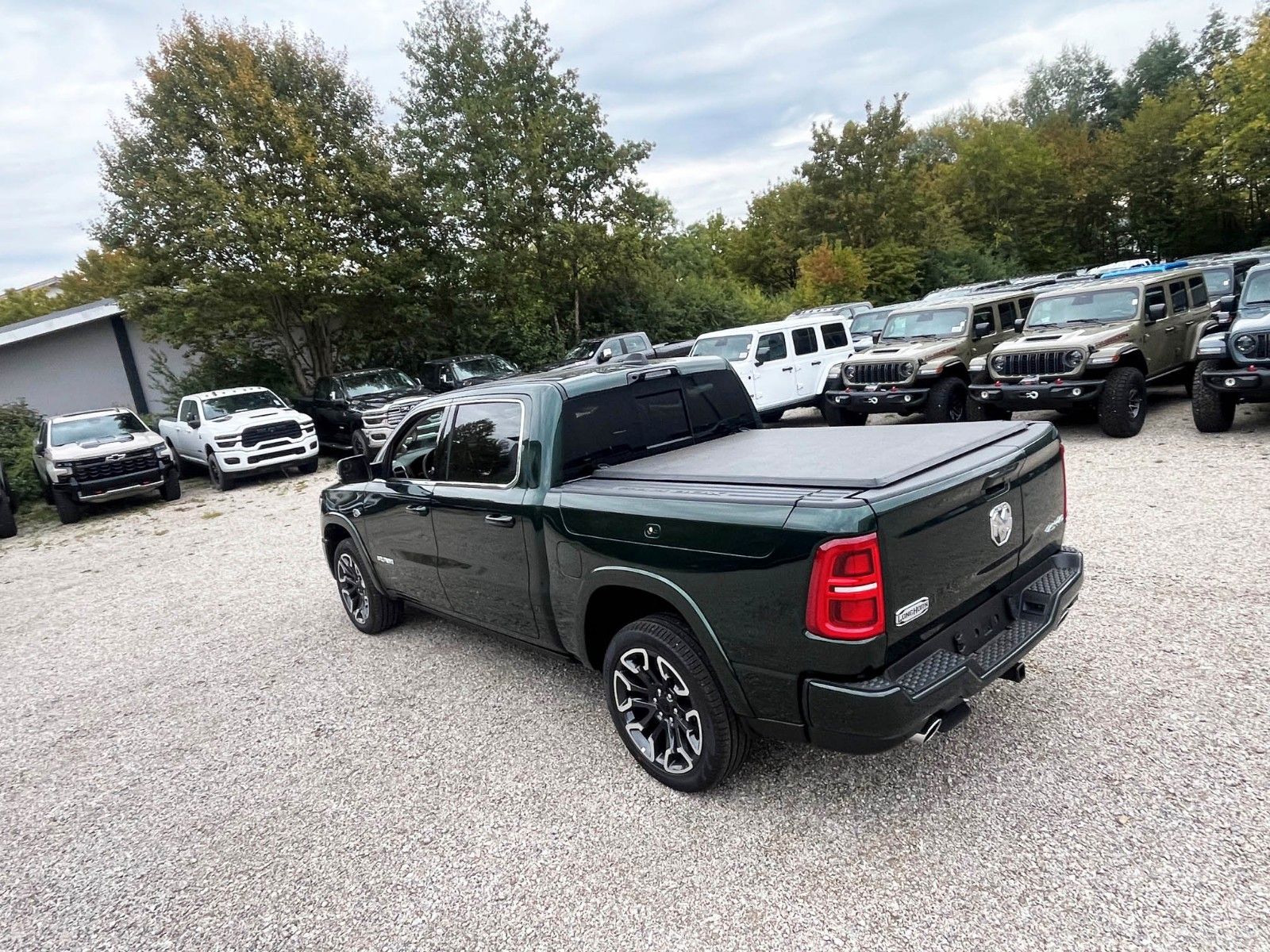 Vehicle photo 6
