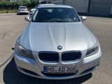 BMW SCHECKHEFT *Touring Aut. *Navi*Xenon*Klimaautom - BMW 320 aus 2010 mit Diesel-Antrieb