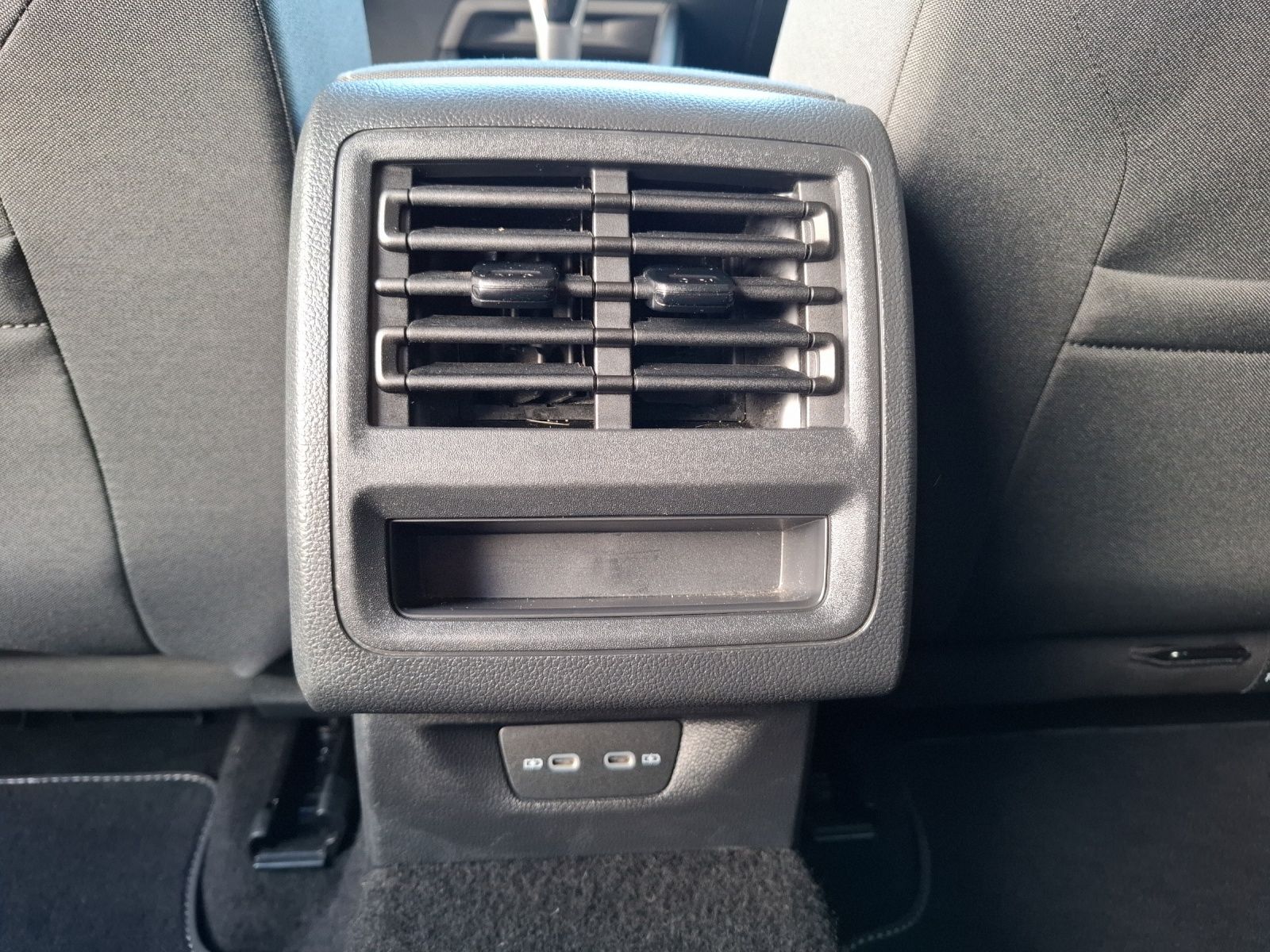 Fahrzeugabbildung Volkswagen Golf VIII TSI Kamera ACC Navi LED