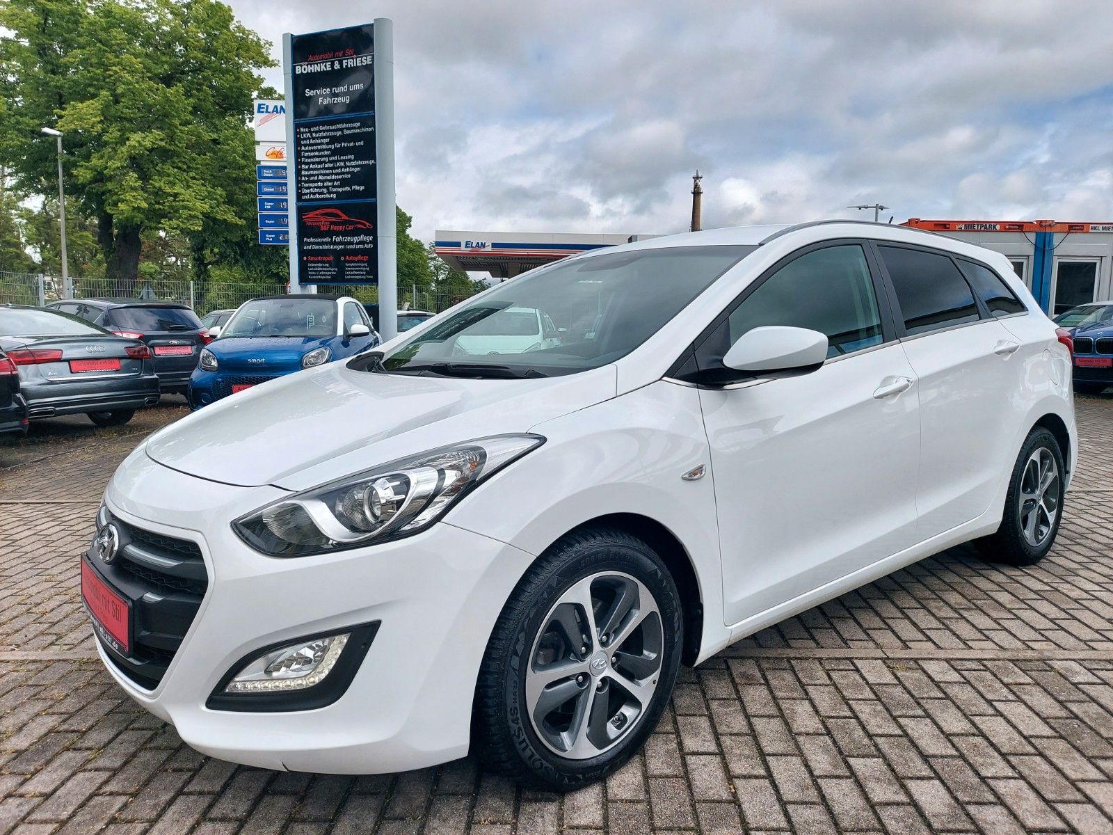HYUNDAI i30