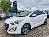 Hyundai i30 cw blue 1.6 CRDi Kombi Automatik Klima M+S - Hyundai i30 I30cw mit Diesel-Antrieb