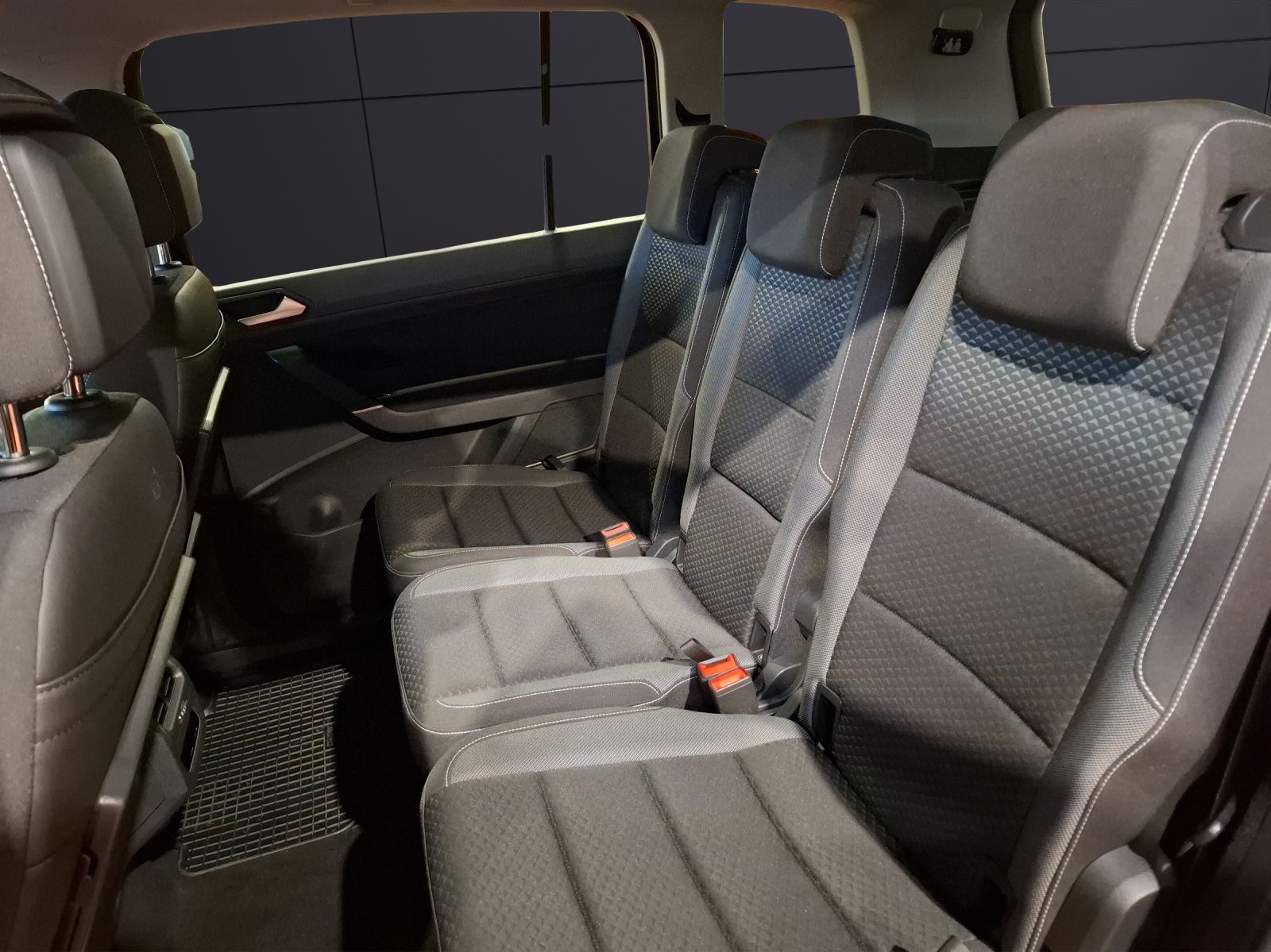 Fahrzeugabbildung Volkswagen Touran TDI Active DSG 7-Si. LED Navi AID ACC SH