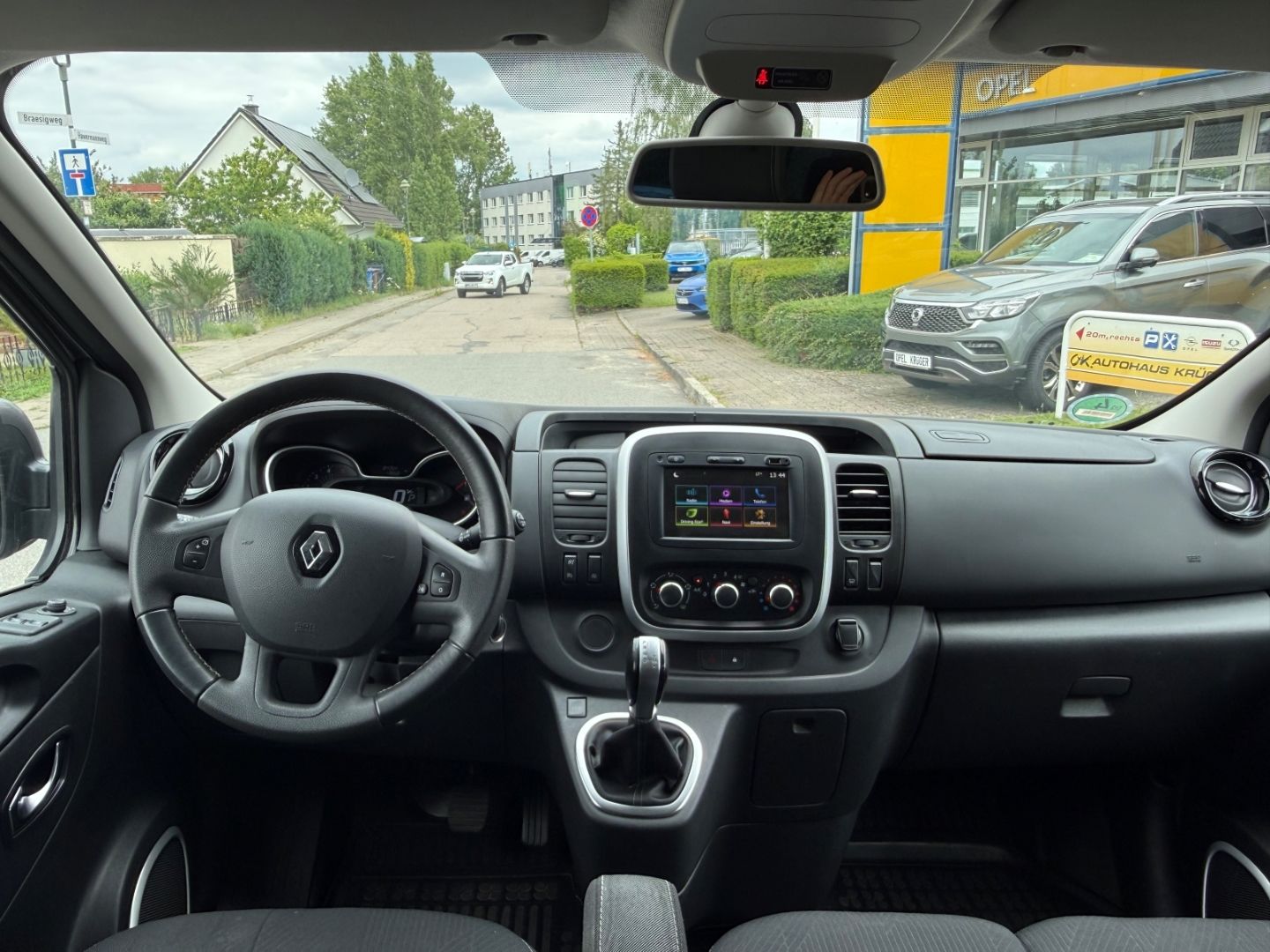 Fahrzeugabbildung Renault Trafic Life L2H1 - 9 Sitze + Rückfahrkamera