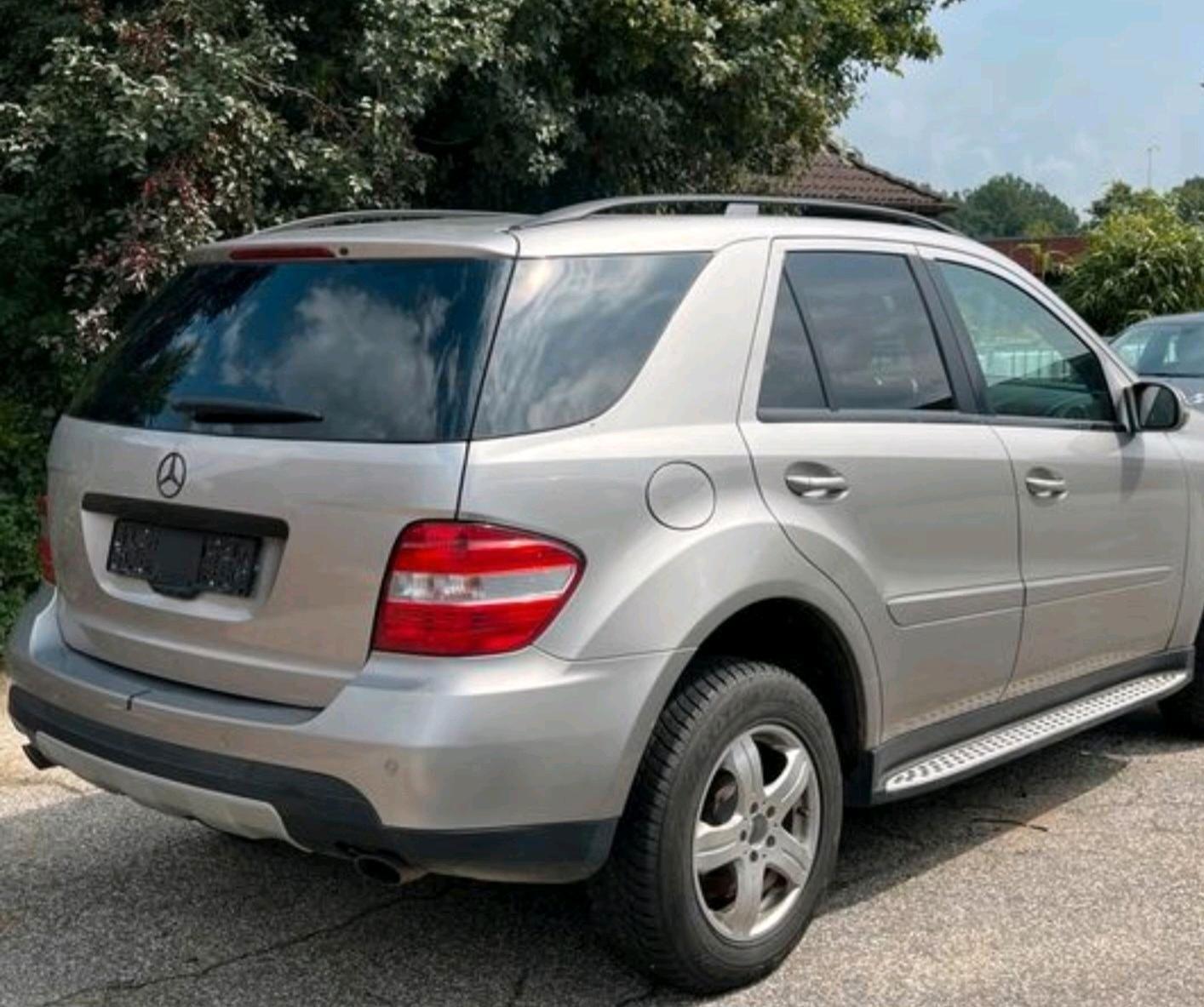 Mercedes-Benz ML280 2007 — rear view