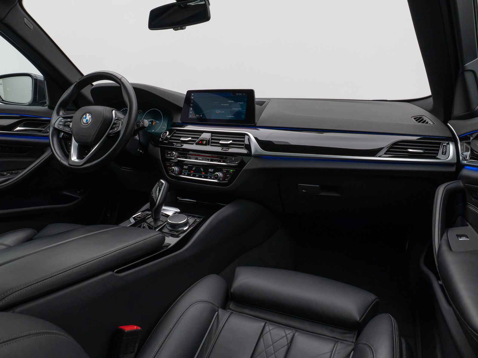 Fahrzeugabbildung BMW 540i xD SportLine Panorama HUD DAB HiFi 4xKlima
