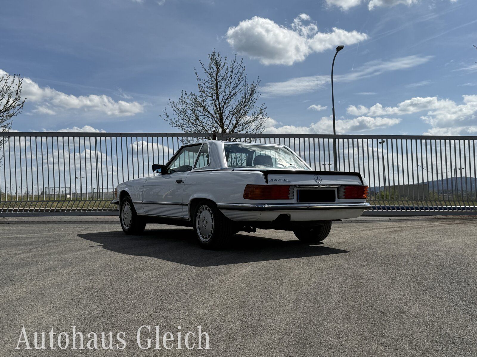 Fahrzeugabbildung Mercedes-Benz 560 SL Klima/Sitzhzg./Radio MB - Exquisit -
