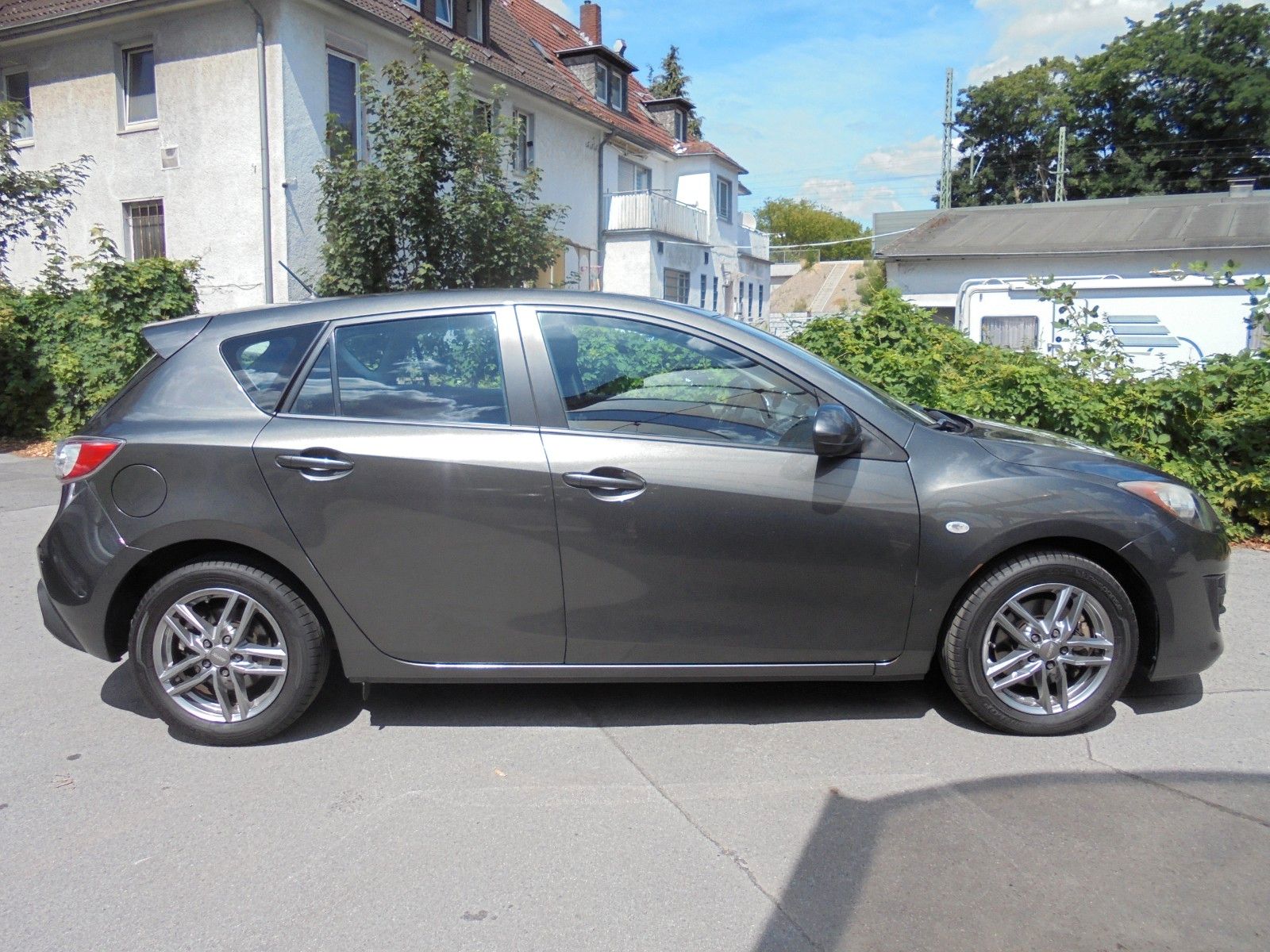 Fahrzeugabbildung Mazda 3 Lim. Exclusive-Line Automatik/Klima/Shz/PDC/