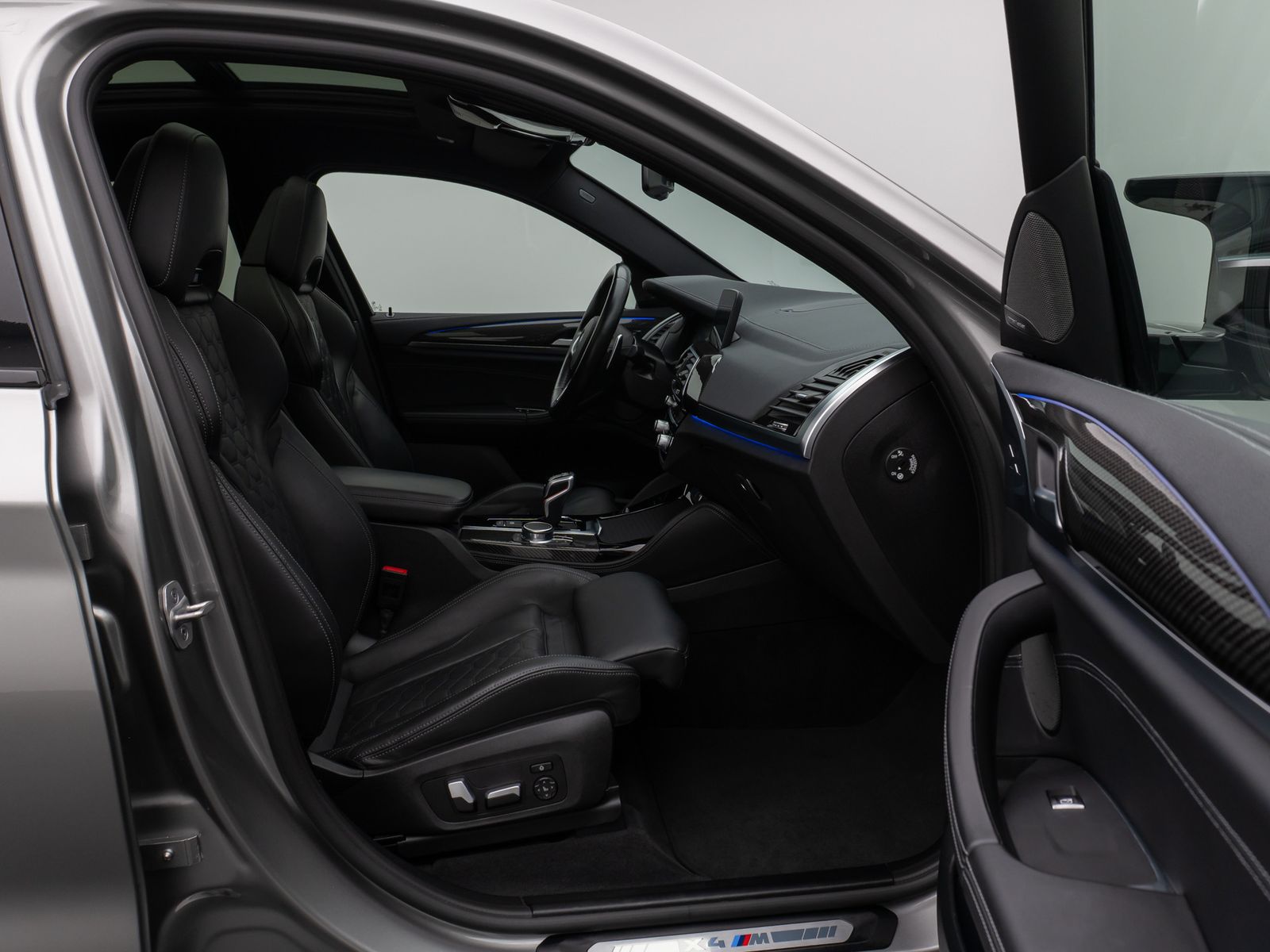 Fahrzeugabbildung BMW X4 M Panorama 360°HUD H/K TV DispKey