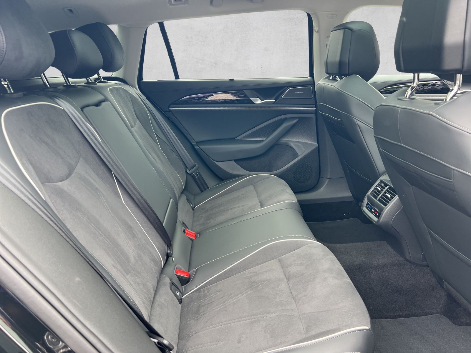Passat Variant Elegance 1.5 TSI eHybrid DSG AHK*