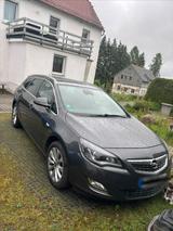Opel Astra J - Opel Astra aus 2010: Kombi