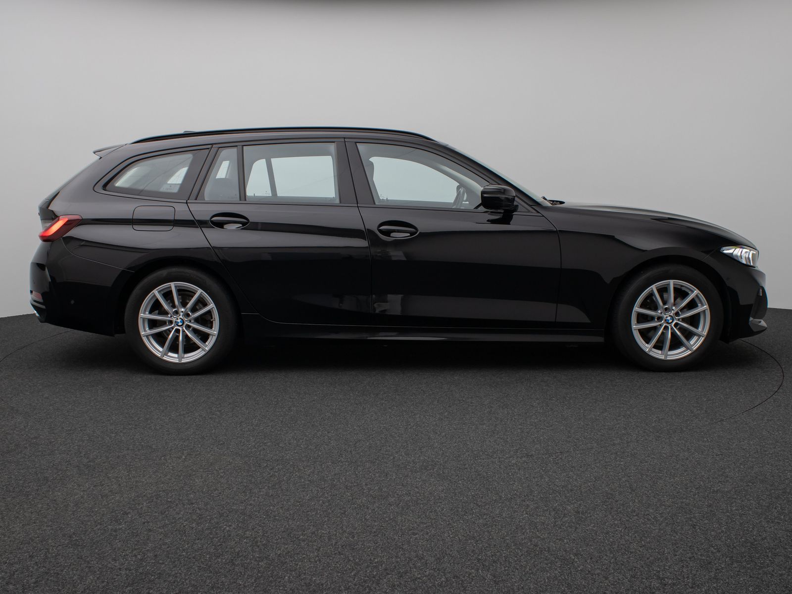 Fahrzeugabbildung BMW 320d xD Kamera HUD DAB CockPitPro Stop&Go AHK