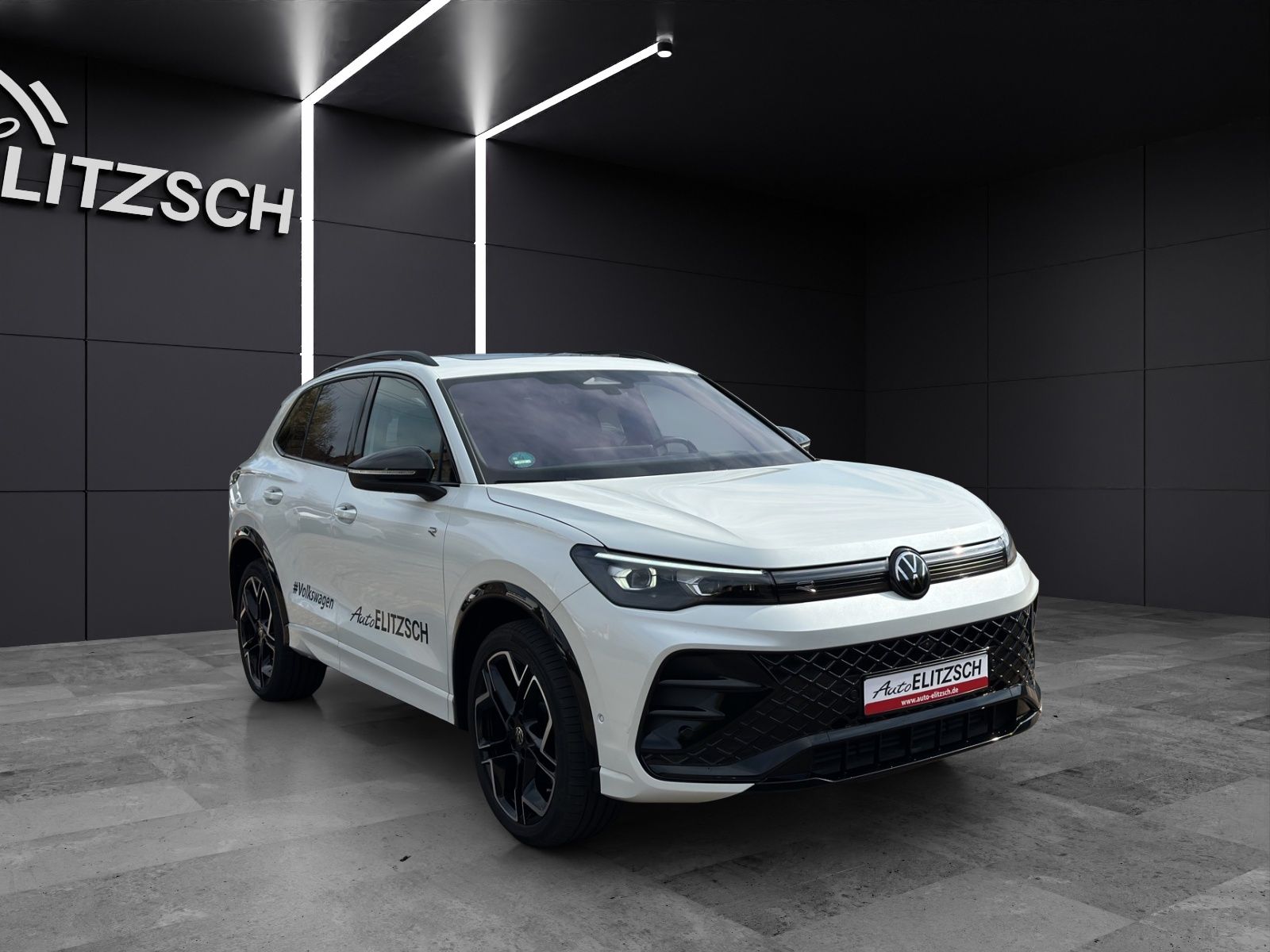 Fahrzeugabbildung Volkswagen Tiguan TDI R-Line 4M DSG MATRIX AHK PANO ACC