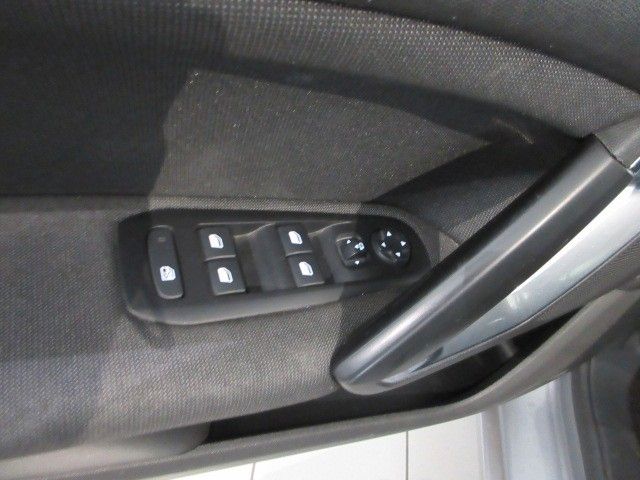Fahrzeugabbildung Peugeot 308 Allure 1.2T NAVI/LED/PDC/TEMPOMAT