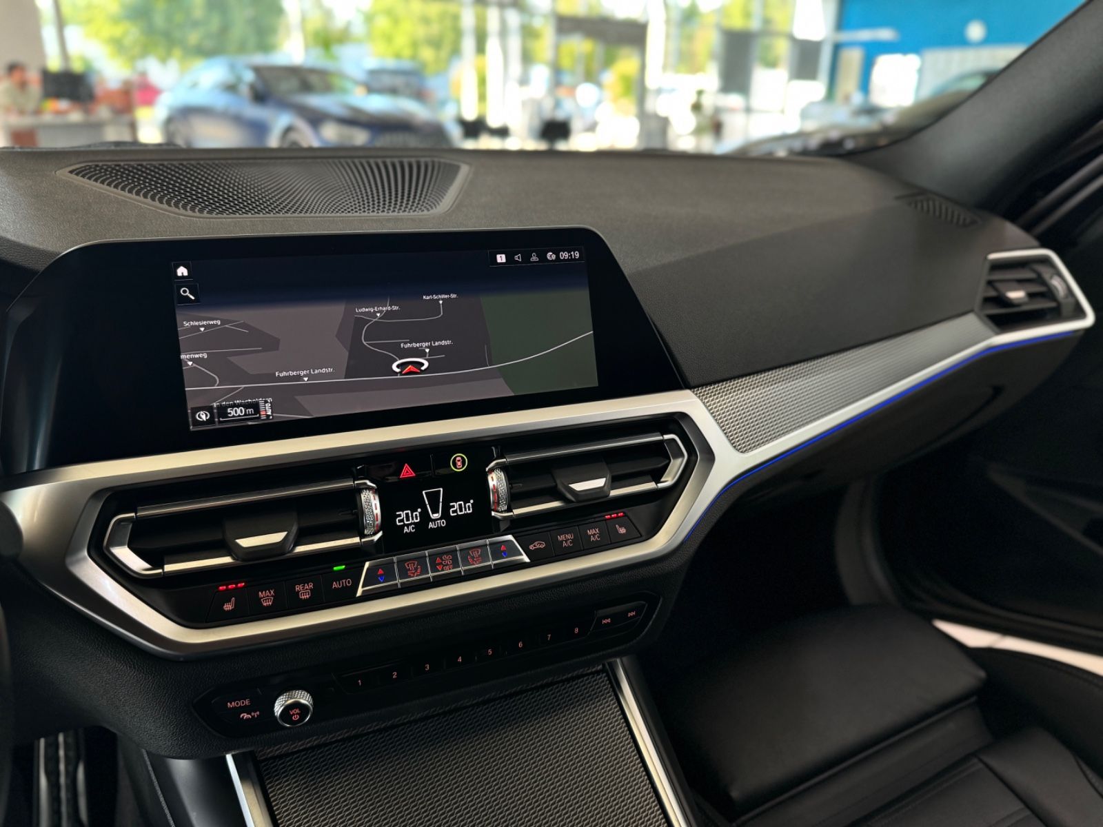 Fahrzeugabbildung BMW 320i  M Sport Kamera Laser HUD DAB HiFi Komfort