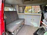 Volkswagen VW T4 California Gusti Die rote Rakete  - Volkswagen T4 California aus 2000