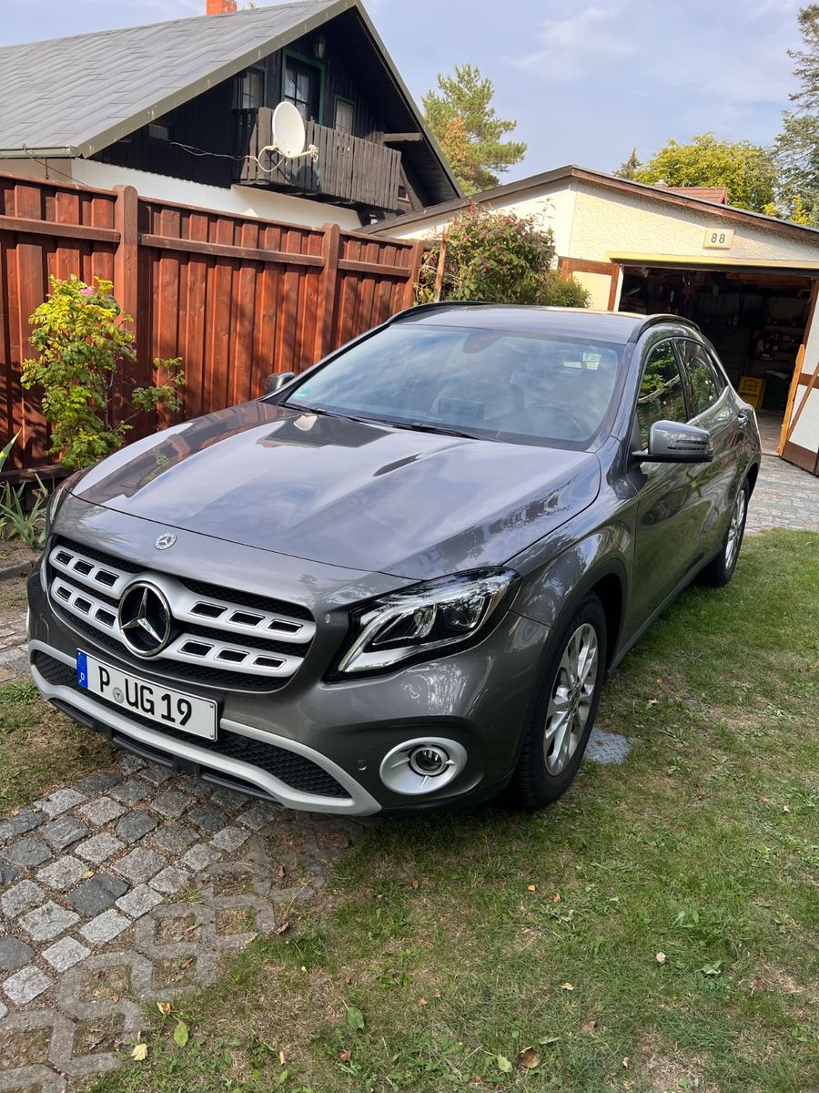 MERCEDES-BENZ GLA 180