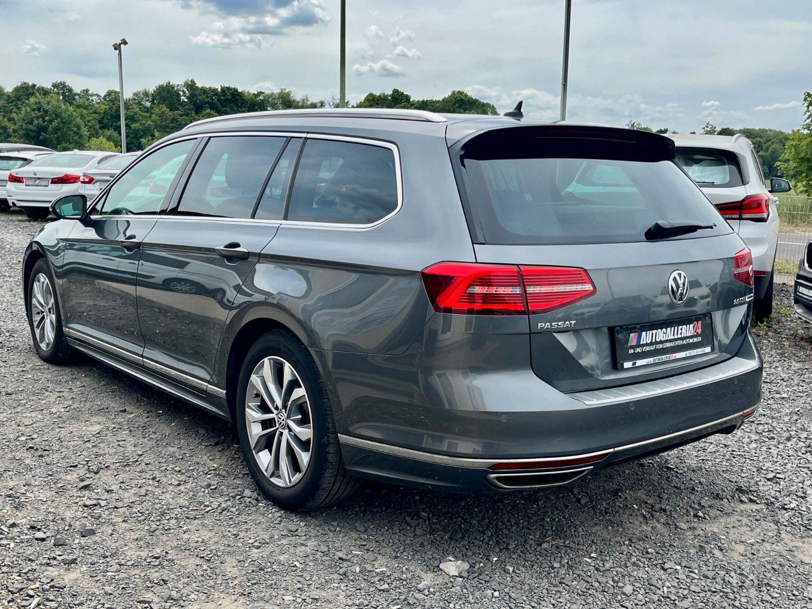 Fahrzeugabbildung Volkswagen 2.0 TSI DSG R-LINE/HIGHLINE Navi Pano AHK LED SP