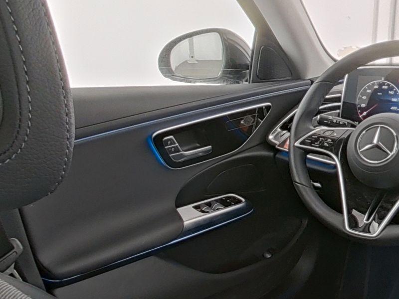 Mercedes-Benz E 220 T d , AVANTGARDE AHK DISTR KAMERA SPUR