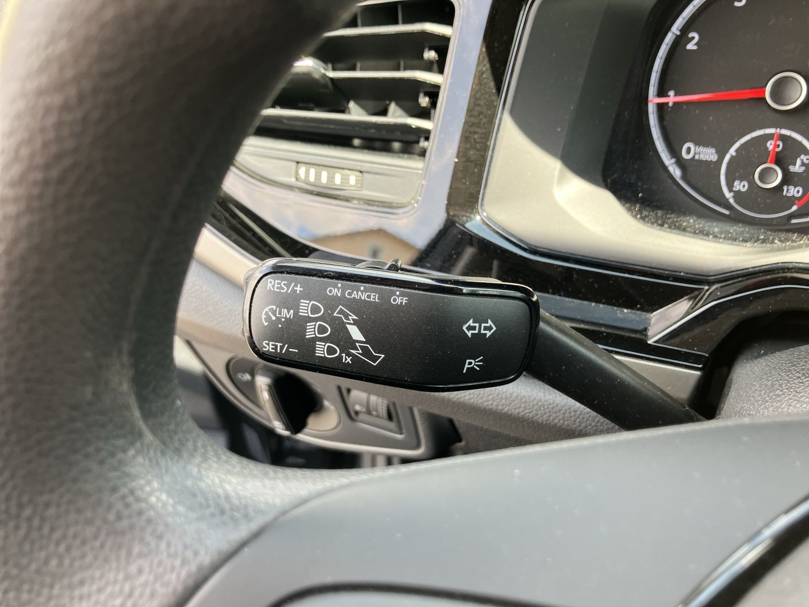Fahrzeugabbildung Volkswagen Polo 1.0 Comfortline Klima DAB PDC SH