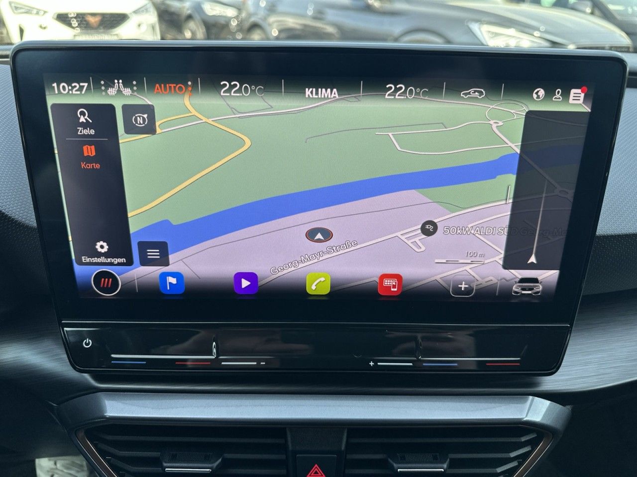 Fahrzeugabbildung CUPRA Leon Sportstourer VZ 2.0 TSI 245 PS 7-Gang-DSG - mit KI generiert/bearbeitet