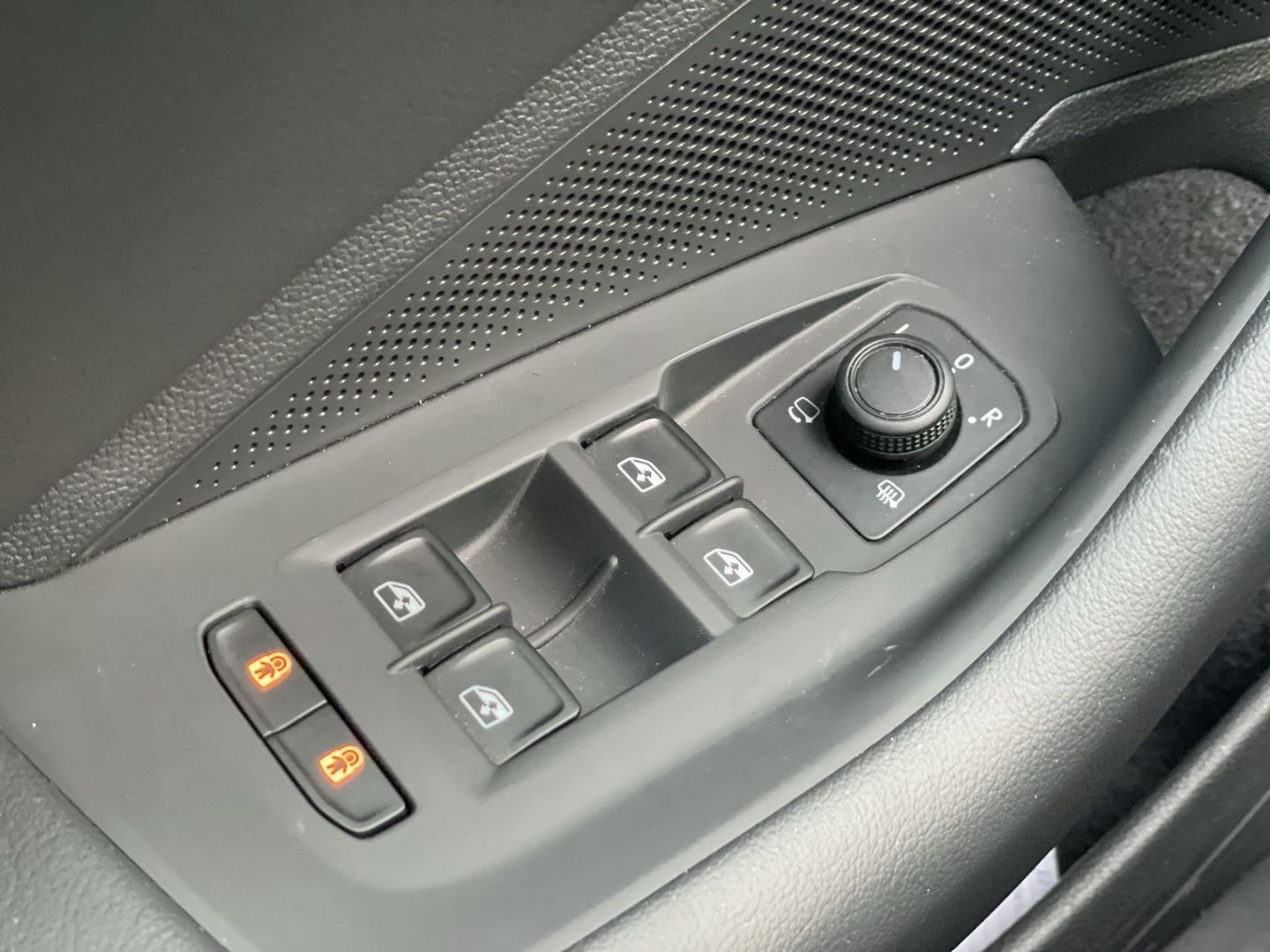 Passat Variant 1.5 eTSI Business AHK/360°Kamera