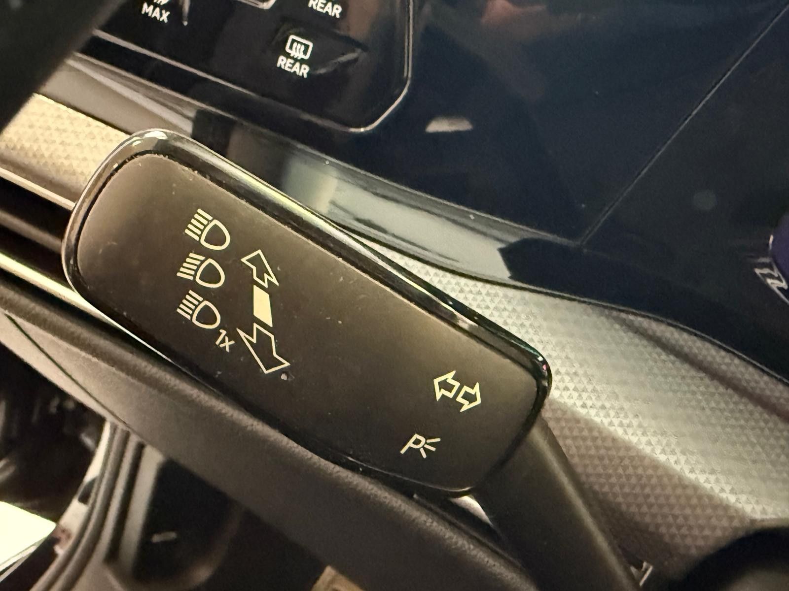 Fahrzeugabbildung Volkswagen Golf VIII Lim. Active/AHK/SCHECKHEFT/NAVI/KAMERA