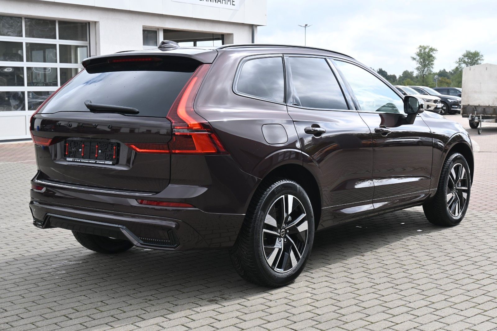 Fahrzeugabbildung Volvo XC60 B5 AWD Plus Dark*FSHZG*360°*ACC*AHK