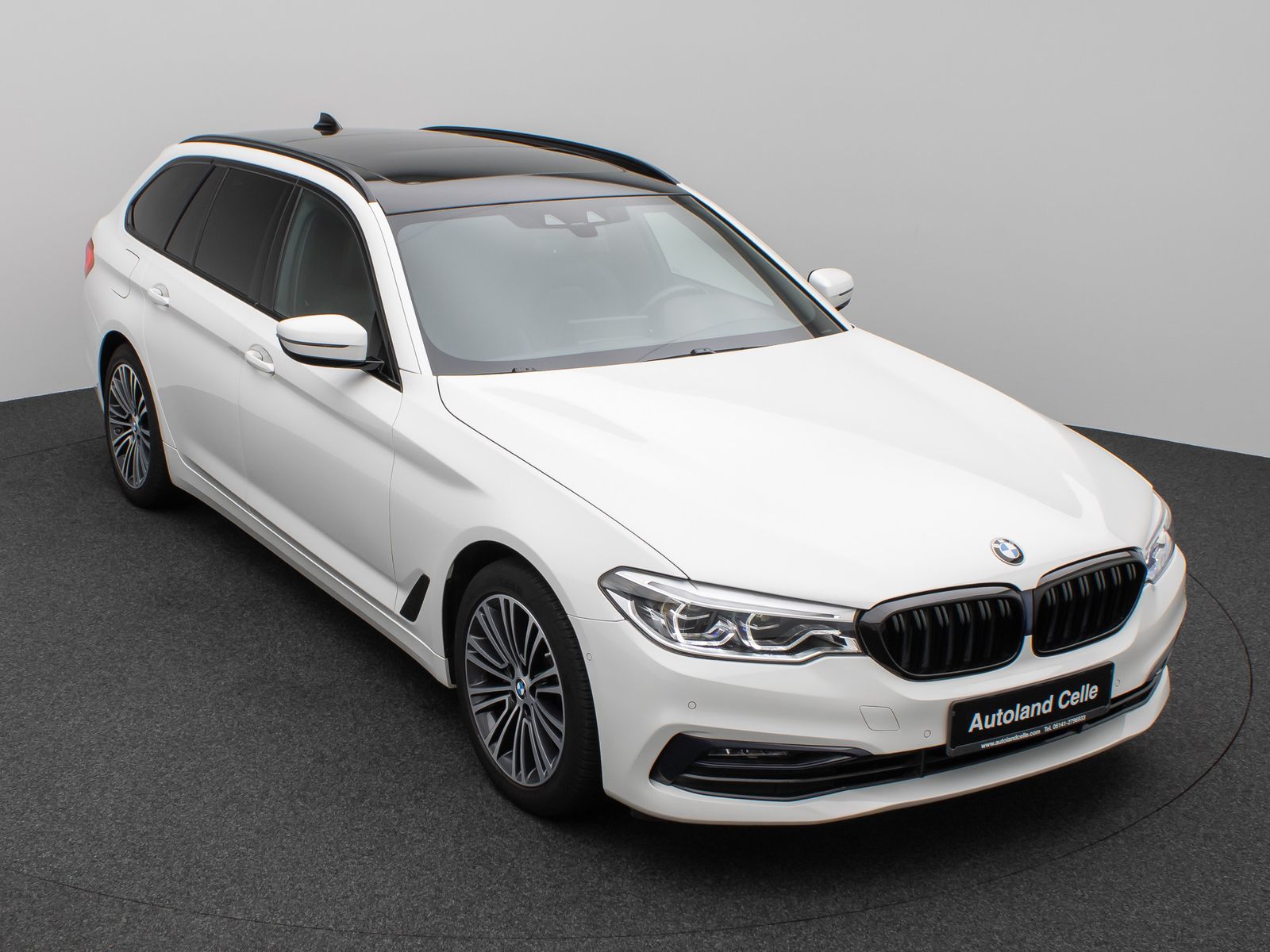 Fahrzeugabbildung BMW 520d Sport Line Kamera Panorama AHK HiFi Alarm