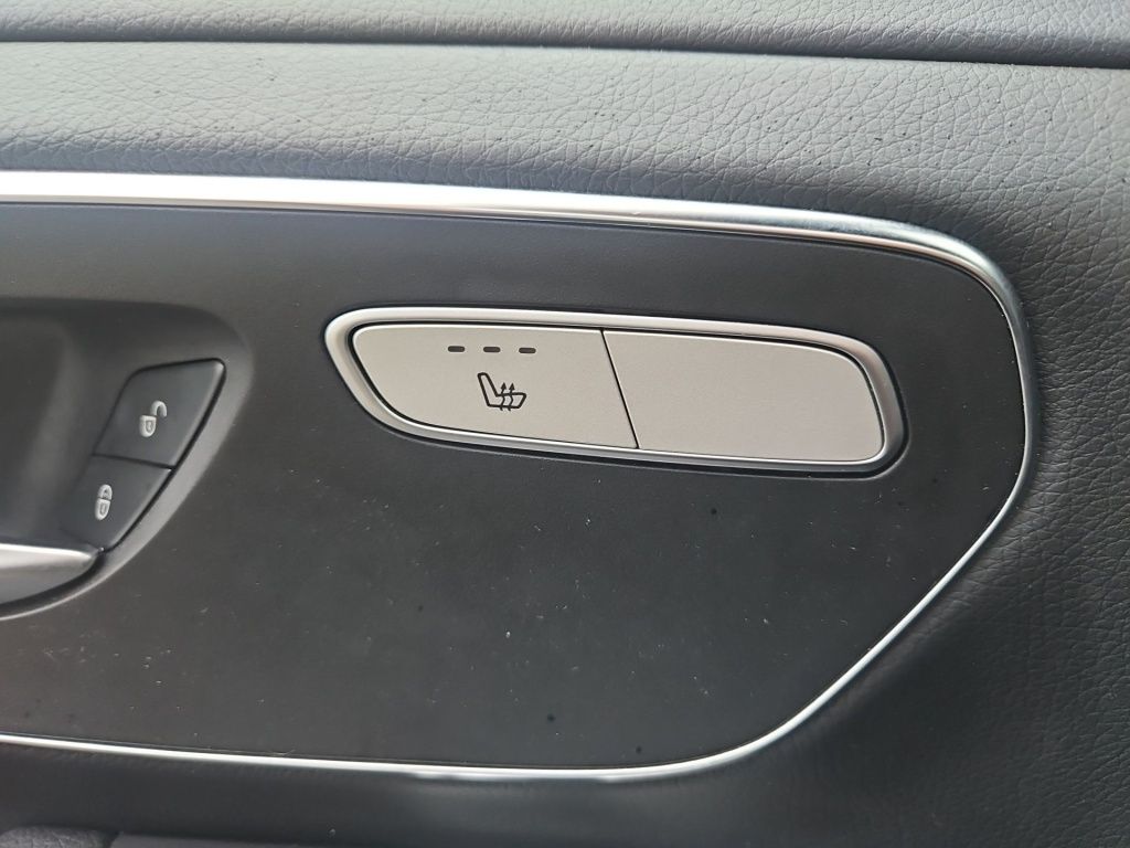 Fahrzeugabbildung Mercedes-Benz V 300 ED/L 4x4 AMG 2,5t AHK PANO DISTRONIC EASY