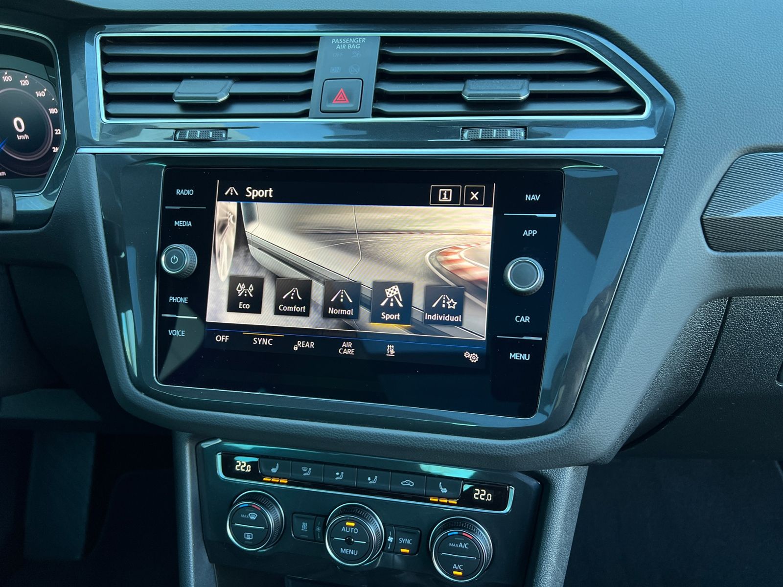 Fahrzeugabbildung Volkswagen Tiguan Highline 2.0 TSI DSG 4Motion *AHK, LED, A