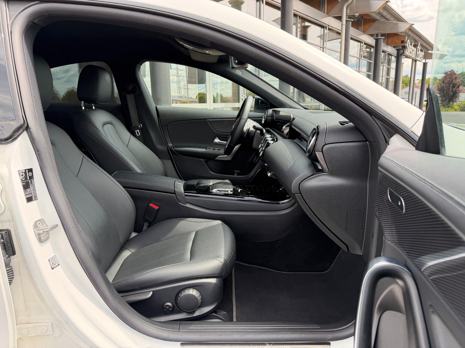 Fahrzeugabbildung Mercedes-Benz CLA 250 e Progressive Night+Distr+R-Kamera+Ambie
